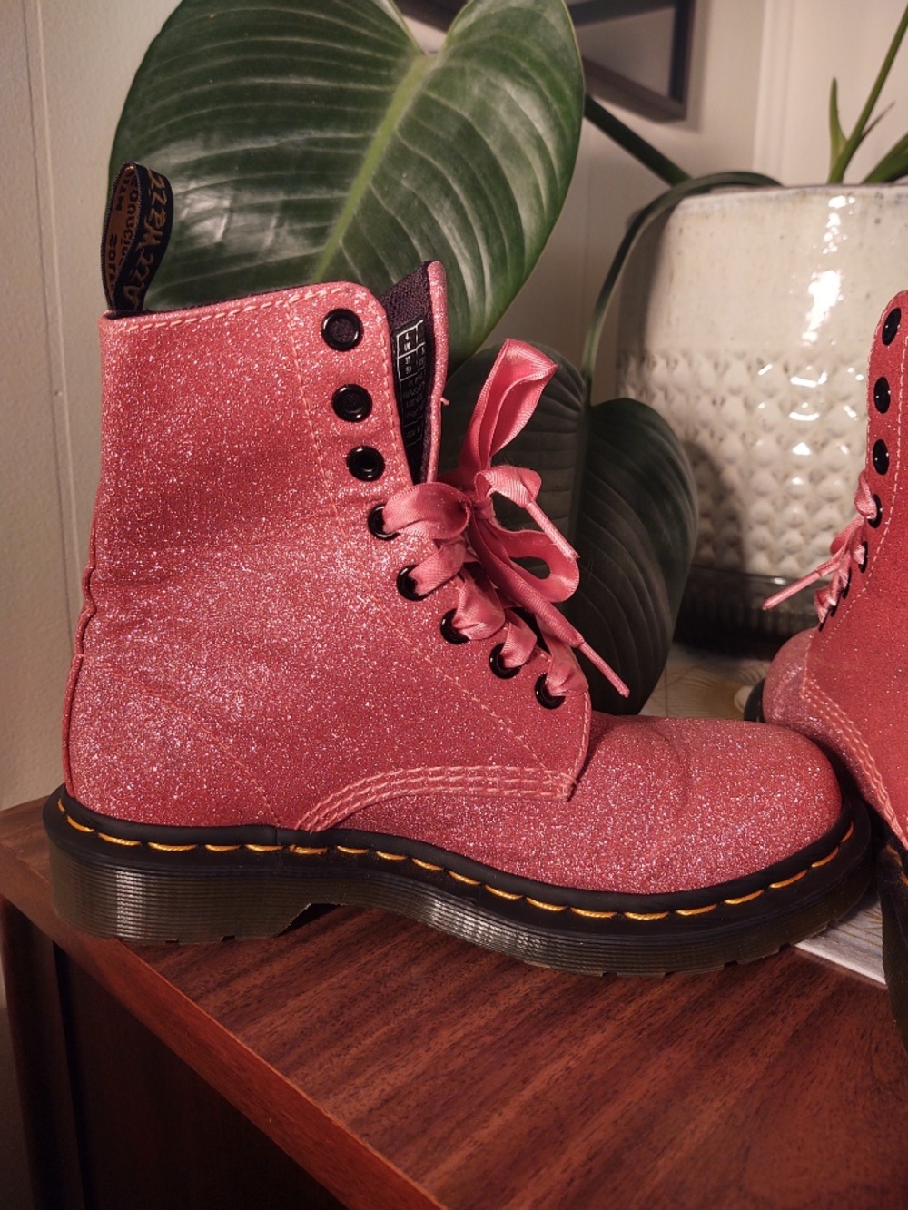 EUC Dr. Martens 1460 Pascal Glitter Pink US 6 AirWair cushioned sole - Picture 3 of 9